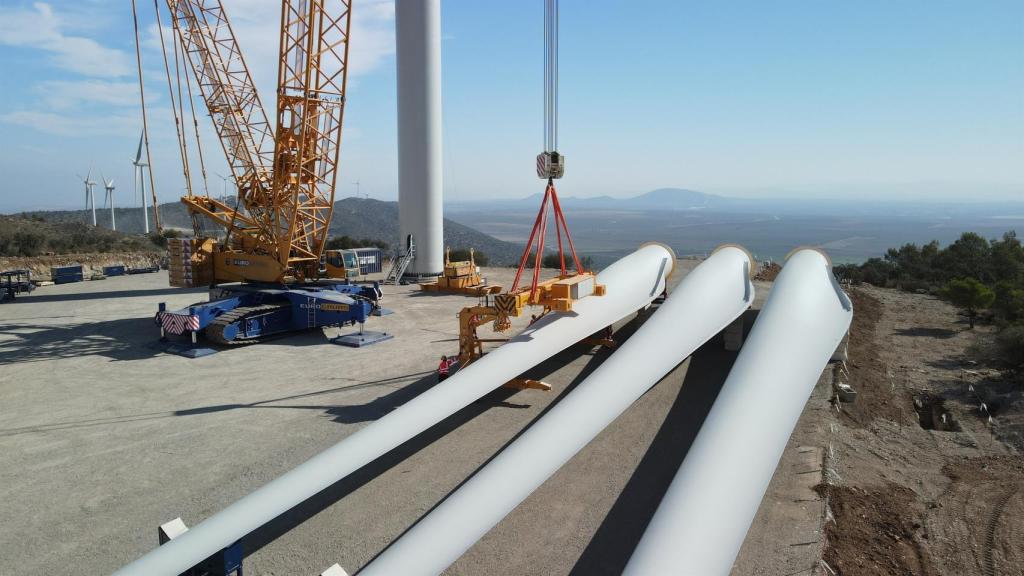 Desmantelamiento de las palas de aerogeneradores.