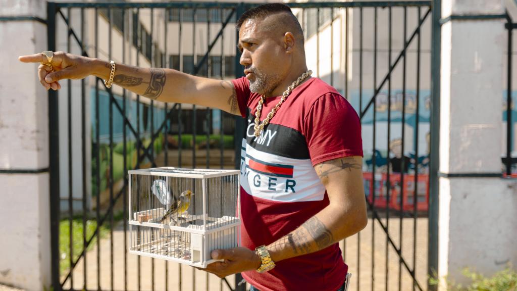 Nicolás Abellán frente al CEIP Duque de Rivas.