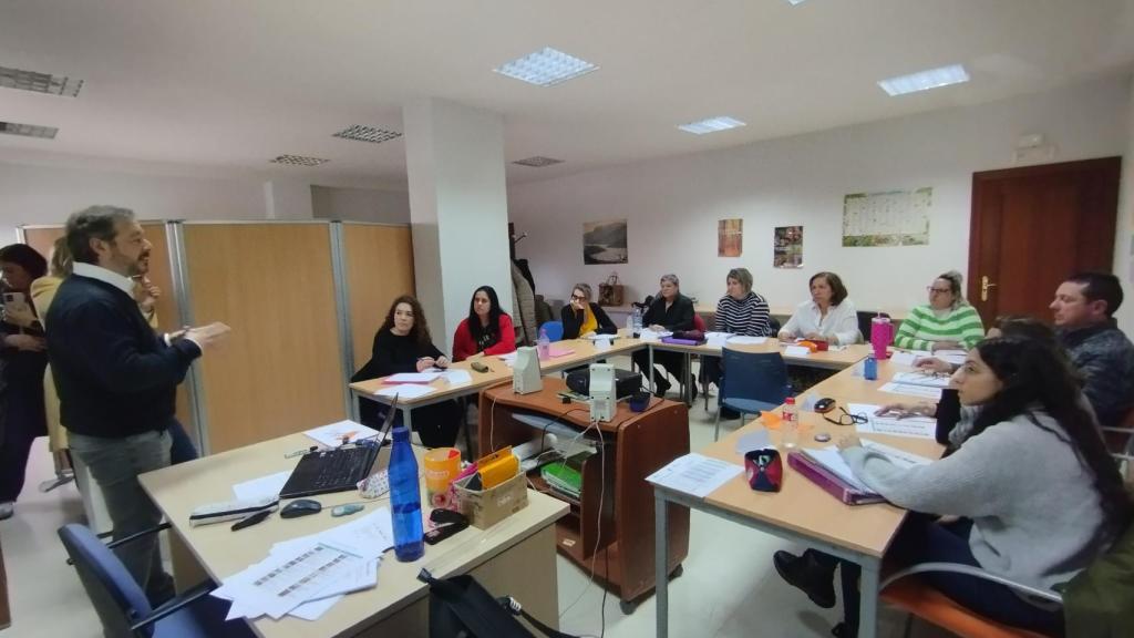 El concejal de Formación y Empleo, Óscar Santos, visitó esta mañana a los 10 alumnos que forman parte del nuevo Programa Mixto de Formación y Empleo ‘Atención Sociosanitaria en Santa Marta