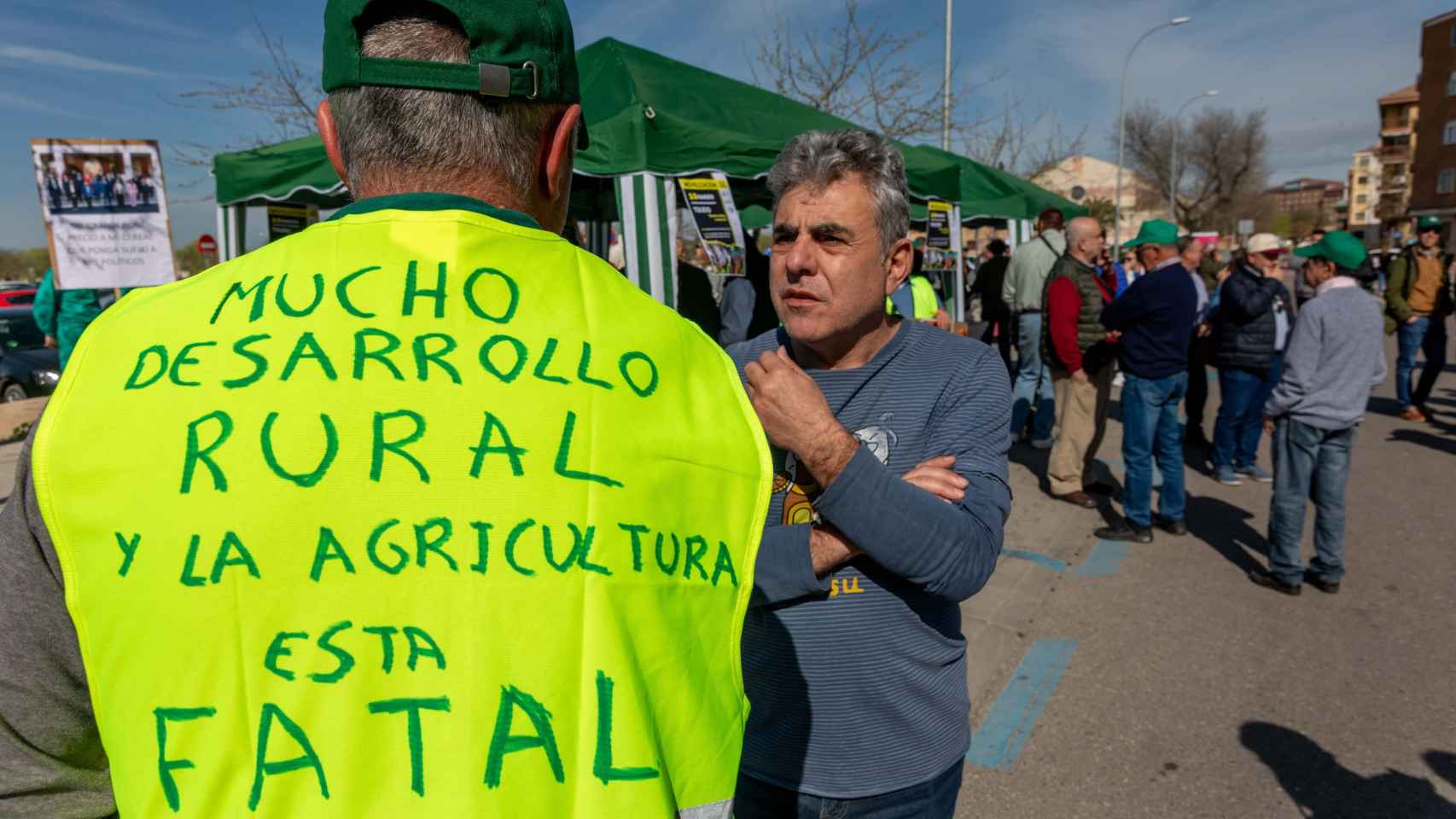 Todas las fotos de la protesta agraria en Toledo: reparto de alimentos y tractorada