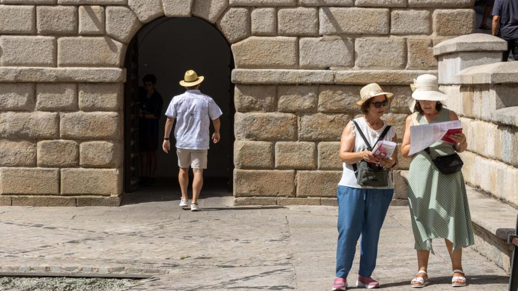 Dos turistas por Toledo.