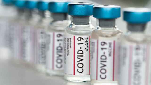 ¿Las vacunas contra la Covid-19 causan trombos o los previene?