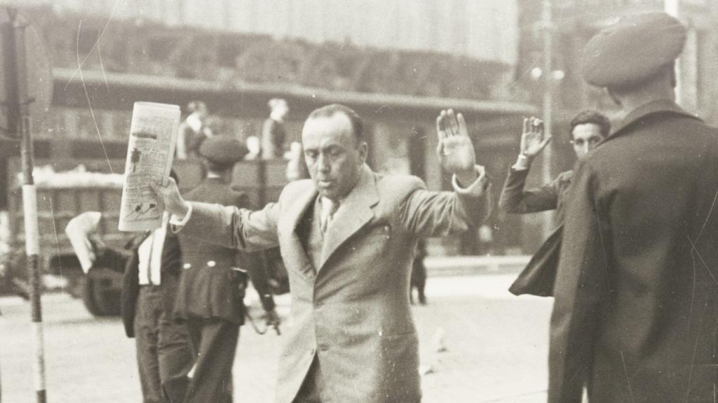 Detalle de la imagen de portada de 'Fuego cruzado'.