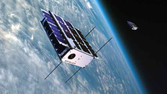 Uno de los satélites españoles de Sateliot, orbitando alrededor de la Tierra.