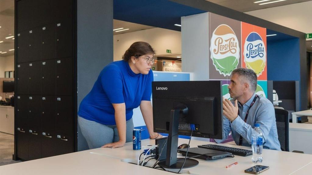 Oficina de la empresa que busca trabajadores en España.