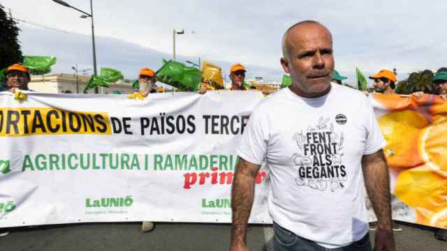 Carles Peris, en una marcha de agricultores valencianos en defensa de sus naranjas.