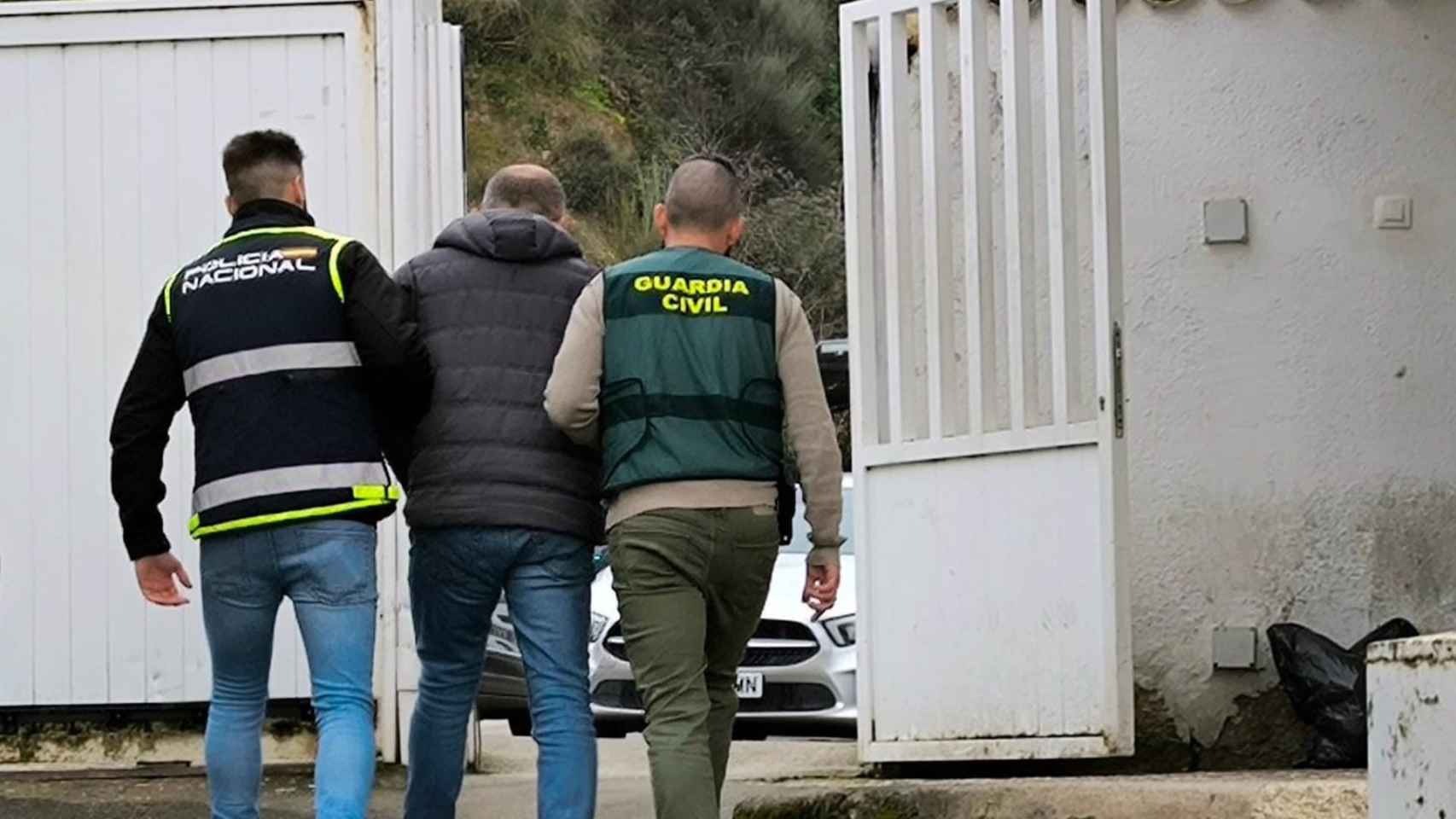 Detenido un vecino de Verín (Ourense) por una trama ilegal de tráfico de aves.