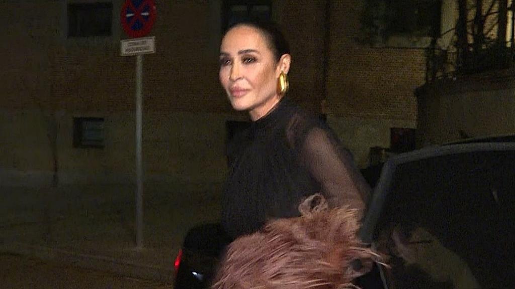 Vicky Martín Berrocal llegando a su propia fiesta de cumpleaños.