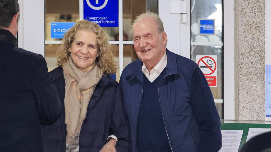 Juan Carlos I y la infanta Elena de Borbón en Sanxenxo.
