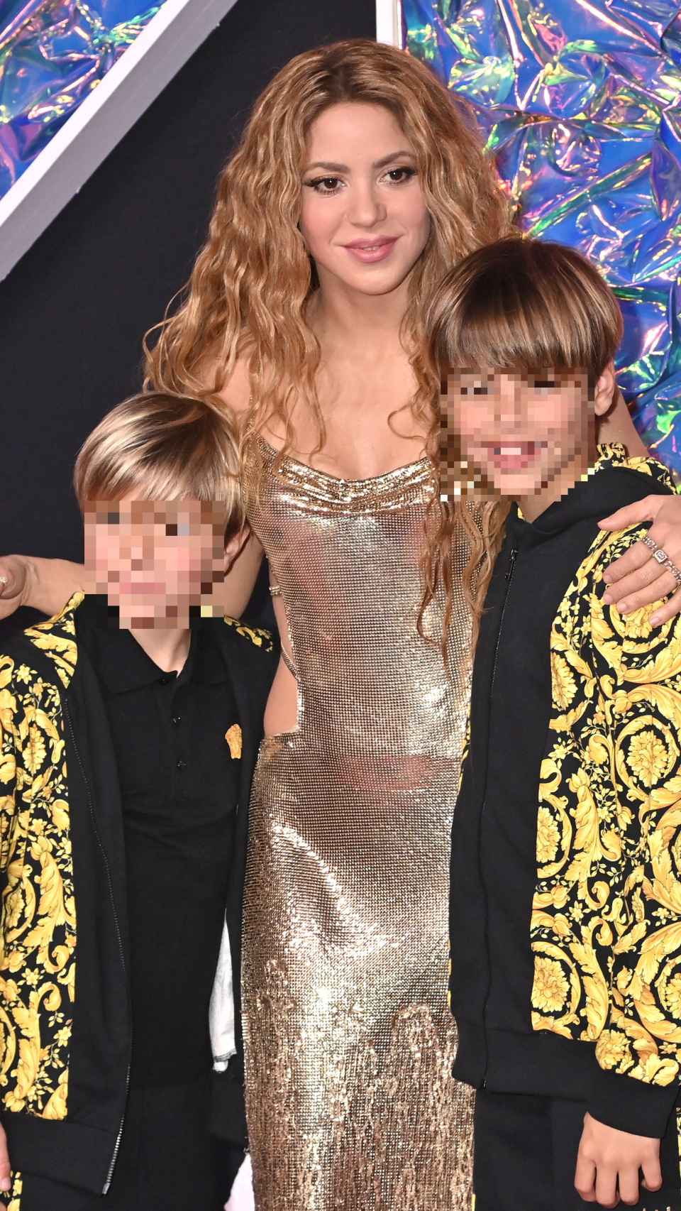 Shakira junto a sus hijos en los premios MTV Video Music, en 2023.