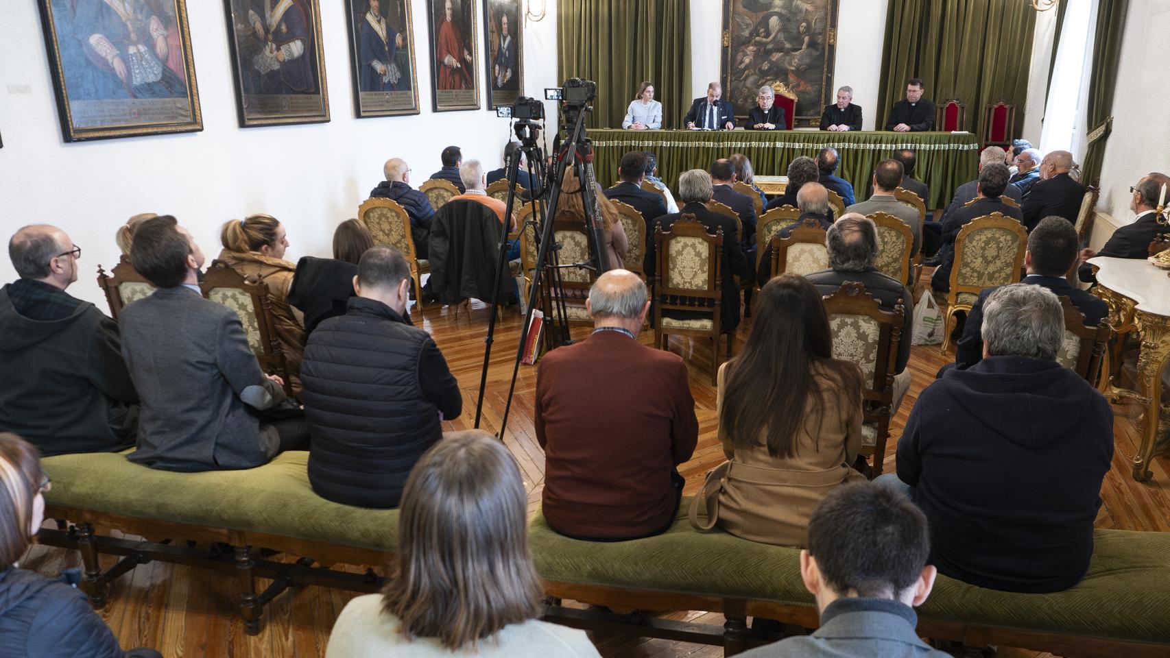 El encuentro con las cofradías de Valladolid presidido por el arzobispo Luis Argüello