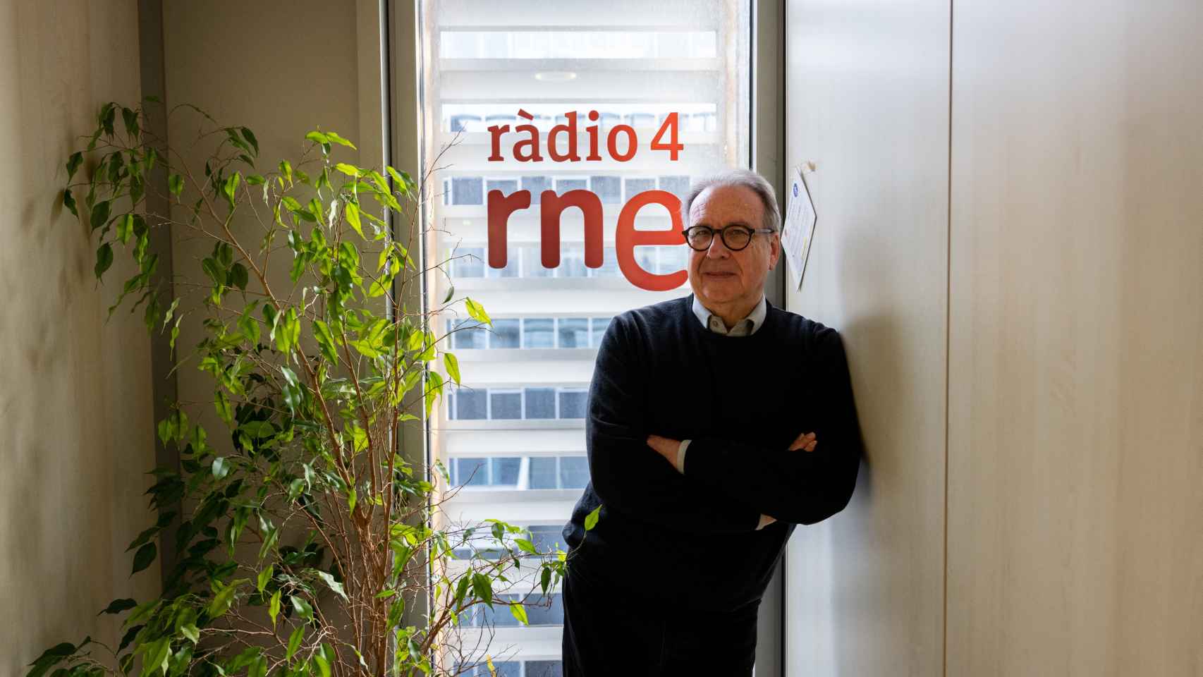 El periodista Josep Cuní, este viernes en los estudios de RNE en Barcelona.