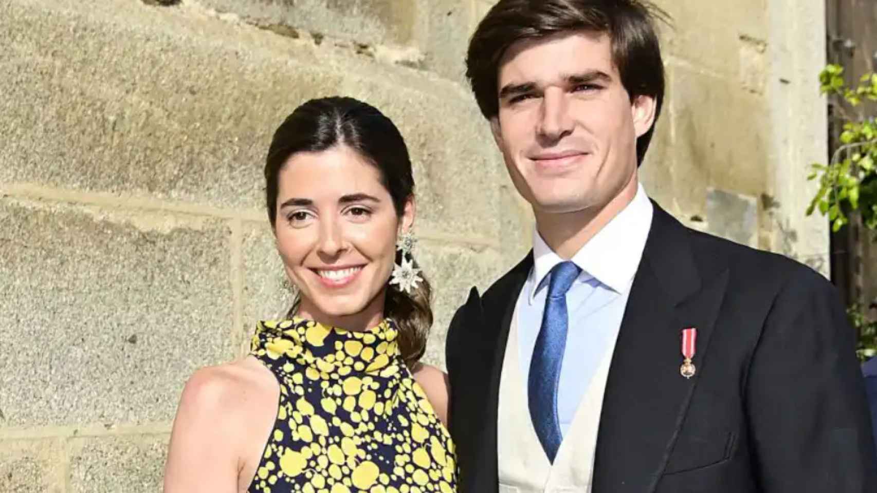 Carlos Fitz-James Stuart y Belén Corsini en una boda en Cebreros, en 2023.