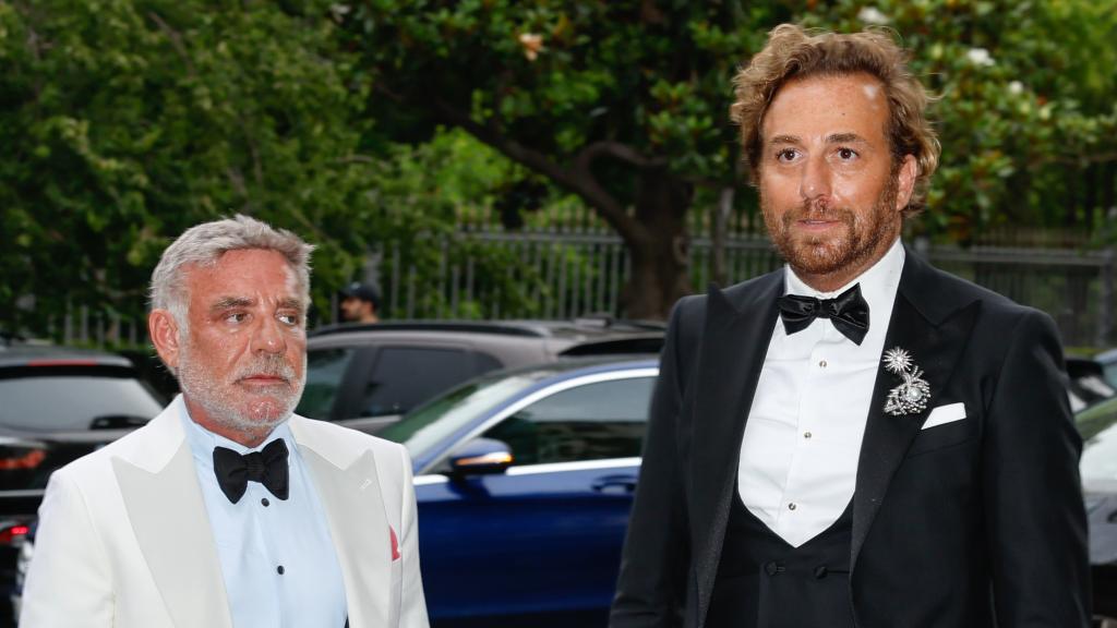 Joaquín Torres junto a su razón de amor, Raúl Prieto, en una imagen tomada en junio de 2023, durante la boda de Kiko Matamoros.