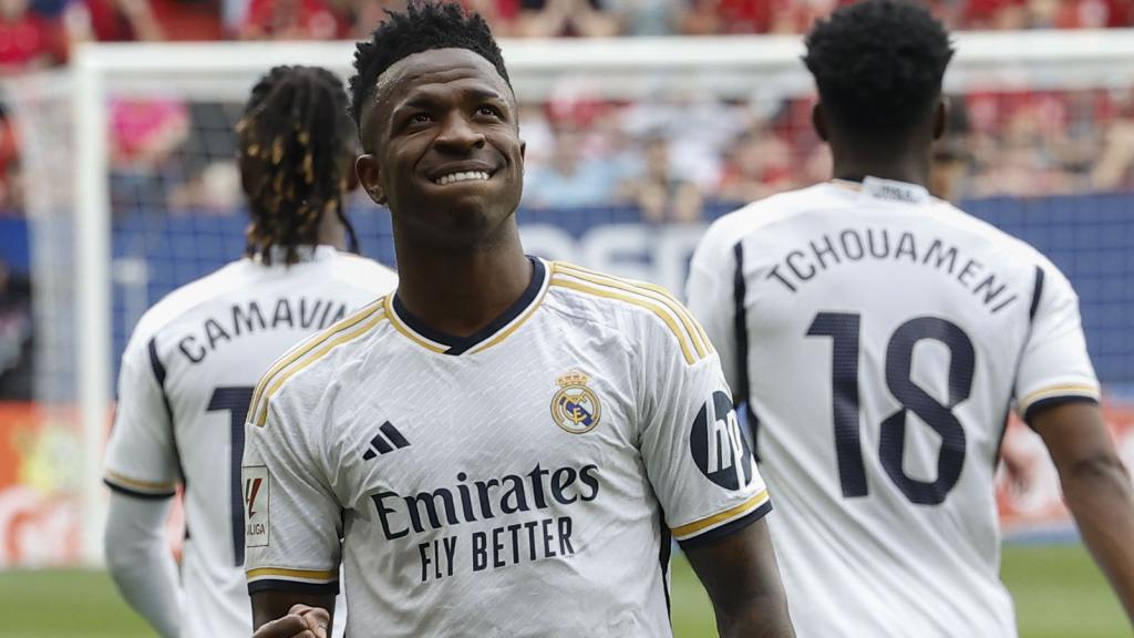 Vinicius celebra uno de sus goles ante Osasuna.