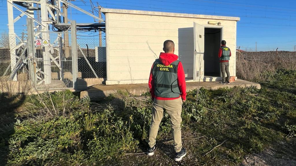 Dos agentes de la Guardia Civil que han participado en la operación 'SUITEL II'.