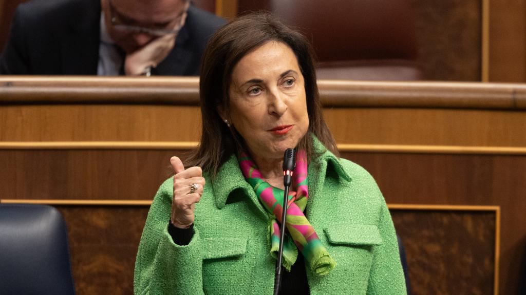 La ministra de Defensa, Margarita Robles, interviene durante una sesión de control al Gobierno, en el Congreso de los Diputados. Imagen de archivo.