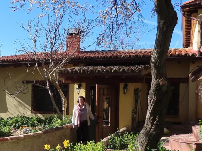 Claudia en el jardín