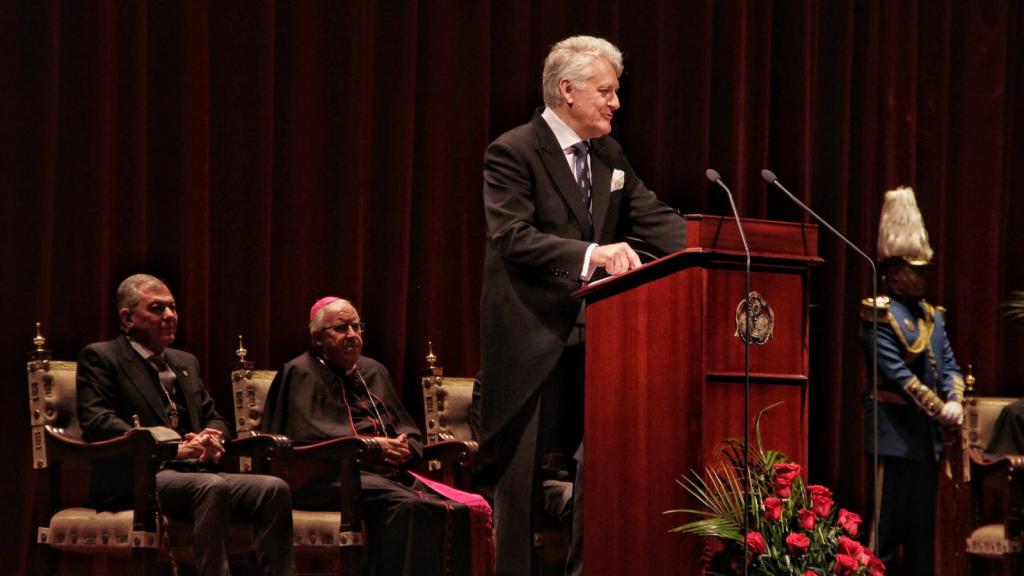 Juan Miguel Vega, el pregonero de la Semana Santa de Sevilla, en un momento del pregón.