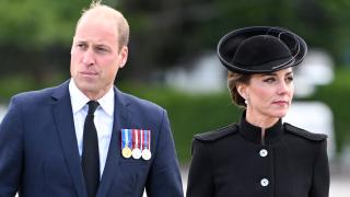 Guillermo y Kate Middleton, sobrepasados, intentan frenar la tormenta desatada en torno a la salud de la Princesa