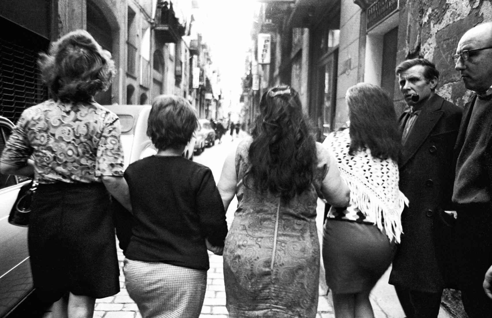 'Putas en el Barrio Chino'. Barcelona, 1969. De la serie  'Una profesión arriesgada'. © Archivo Colita Fotografía