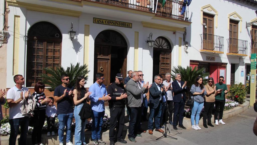 Minuto de silencio en el Ayuntamiento de Álora.