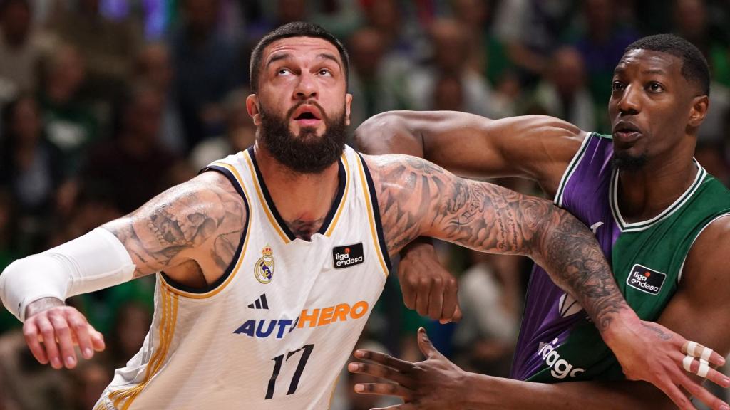 Vincent Poirier y Yankuba Sima durante el Unicaja vs. Real Madrid