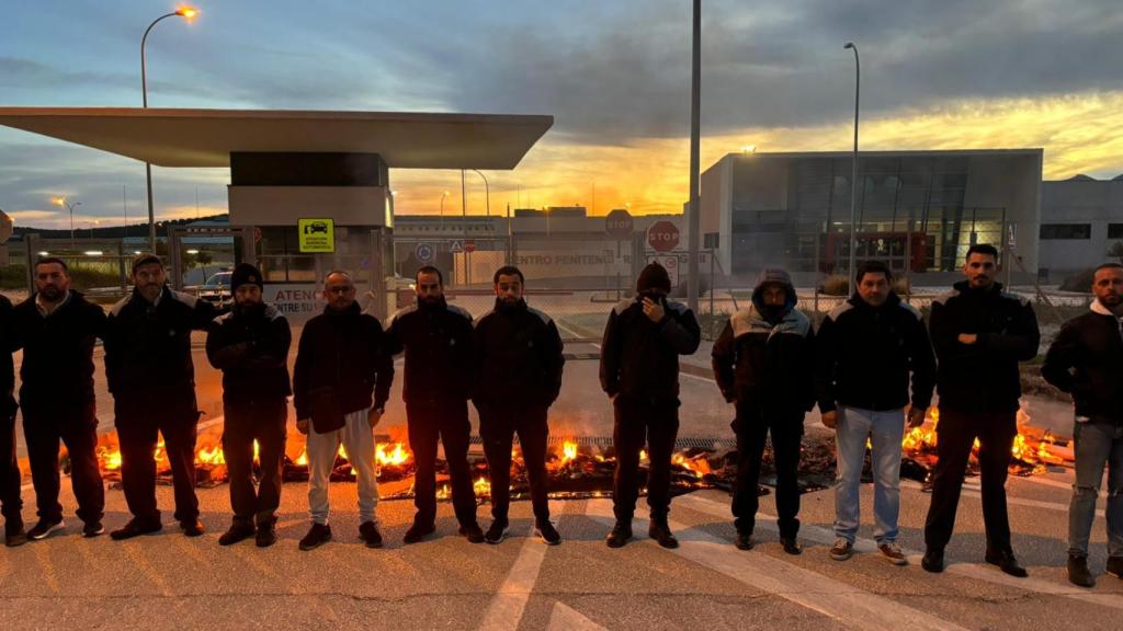 Entrada de la cárcel de Murcia, en la mañana de este lunes.