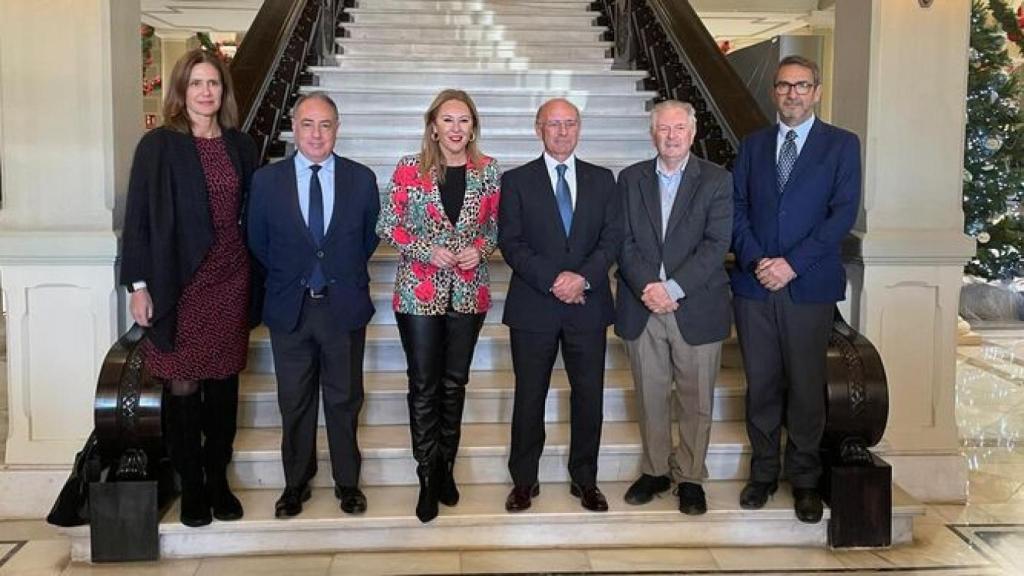 Los equipos directivos del Puerto de Málaga y el parque tecnológico, tras la firma del acuerdo.