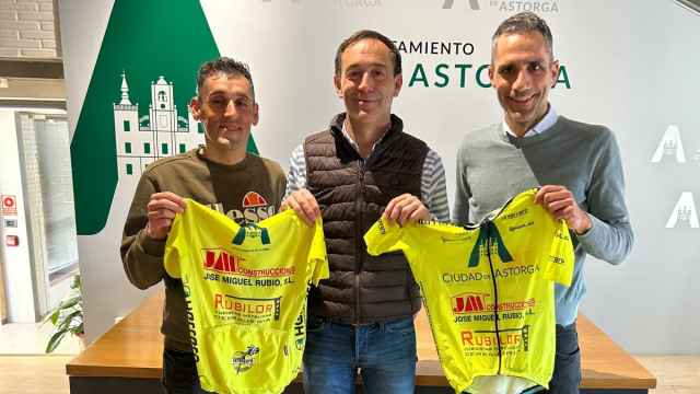 Firma del convenio de colaboración entre el Ayuntamiento y el Club Ciclista Ciudad de Astorga