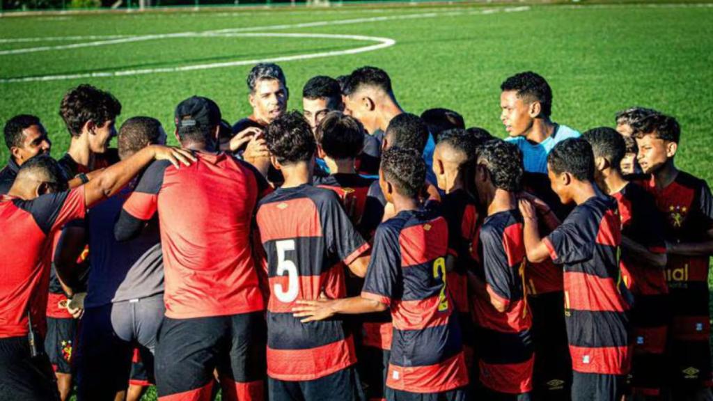 Imagen de la plantilla de las categorías inferiores del Sport de Recife.