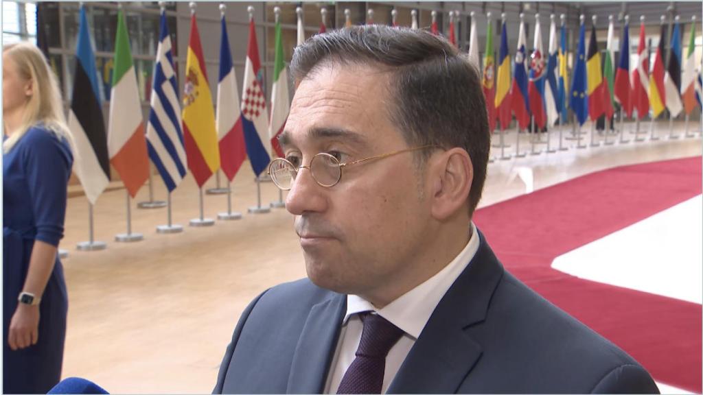 El ministro de Exteriores, José Manuel Albares, durante su comparecencia de prensa este lunes en Bruselas.