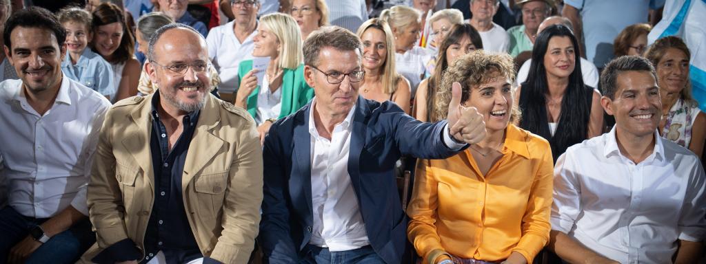 El presidente del PP catalán, Alejandro Fernández, y Alberto Núñez Feijóo.