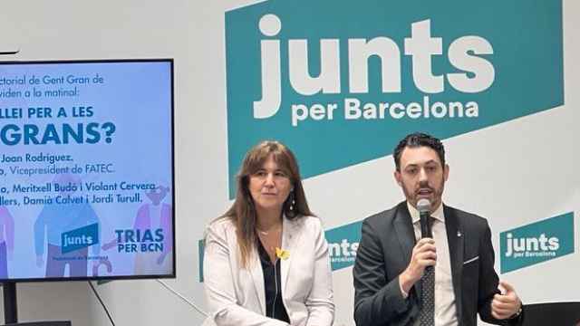 Laura Borràs, presidenta de Junts, y Joan Rodríguez, concejal en Barcelona, este lunes, en un acto en la capital catalana.