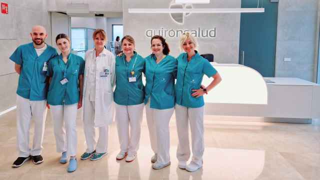 Equipo de Análisis Clínico del Hospital Quirónsalud Marbella en la nueva instalación.