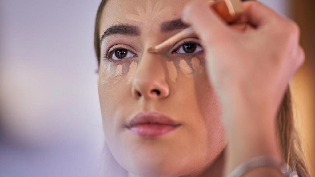 El truco de las expertas para encontrar el tono perfecto de base de maquillaje.