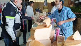 El queso triunfó el fin de semana en Moeche (A Coruña): 15.000 personas en la I Feria nacional