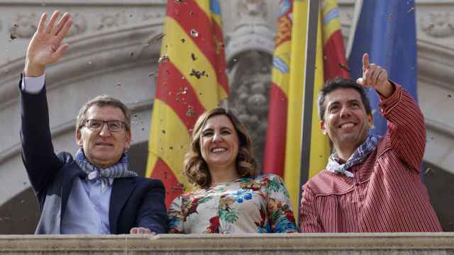 Feijóo, Catalá y Mazón este lunes en el balcón del Ayuntamiento para ver la mascletà