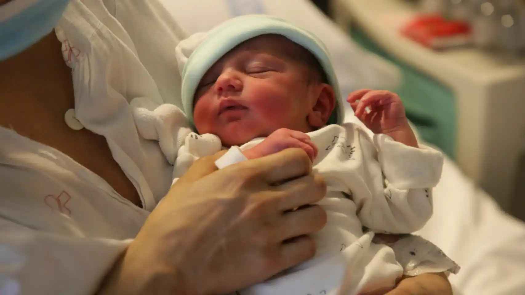 Imagen de archivo de un bebé recién nacido.
