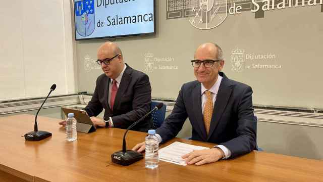 El diputado de Presidencia, Carlos García, y el presidente de la Diputación de Salamanca, Javier Iglesias