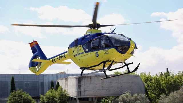 Trasladan en helicóptero a Toledo un trabajador que ha caído de cinco metros de altura