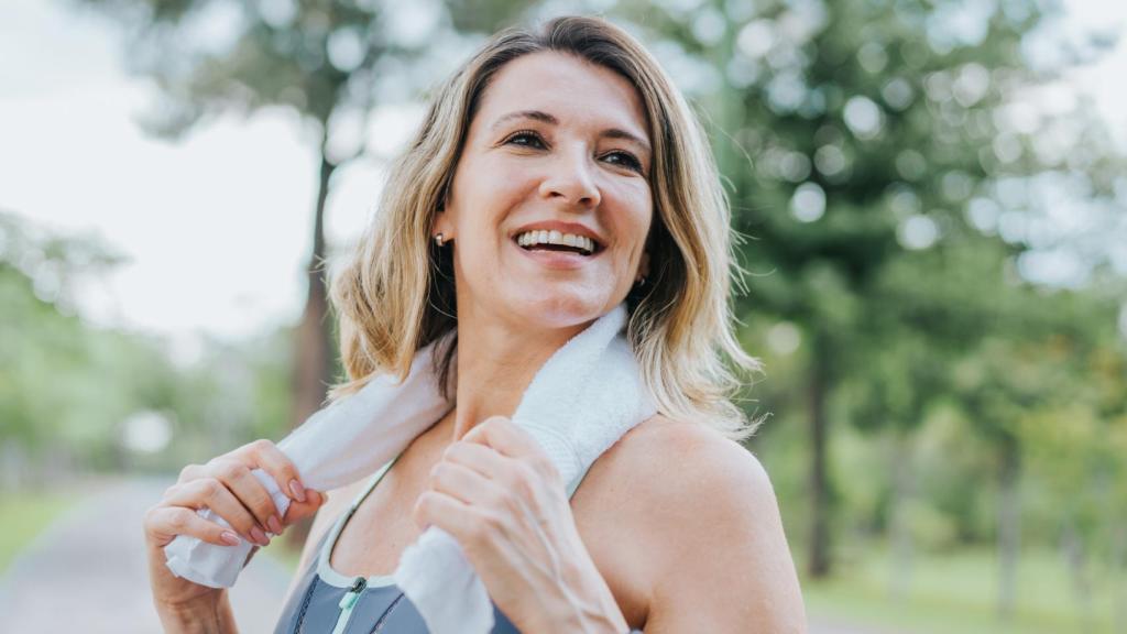 El sencillo ejercicio que quema grasa y mejora la fuerza a partir de los 50.