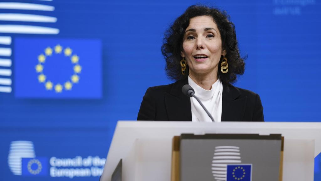 La ministra de Exteriores de Bélgica, Hadja Lahbib, durante la rueda de prensa de este martes en Bruselas
