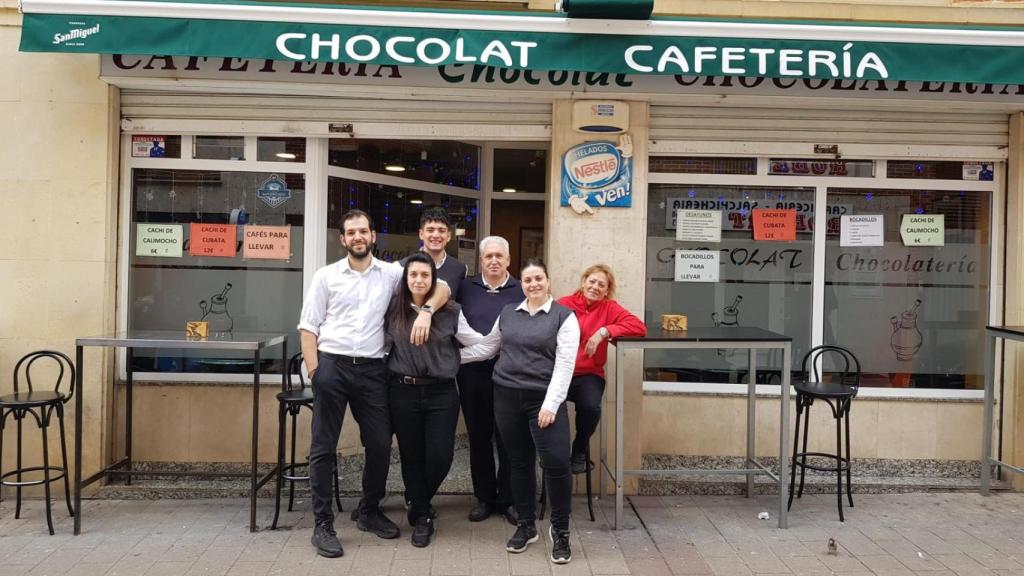 Todo el equipo delante del negocio