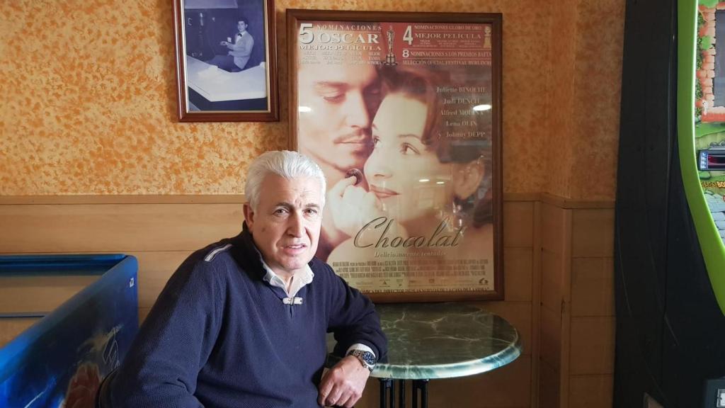 Ángel en su negocio