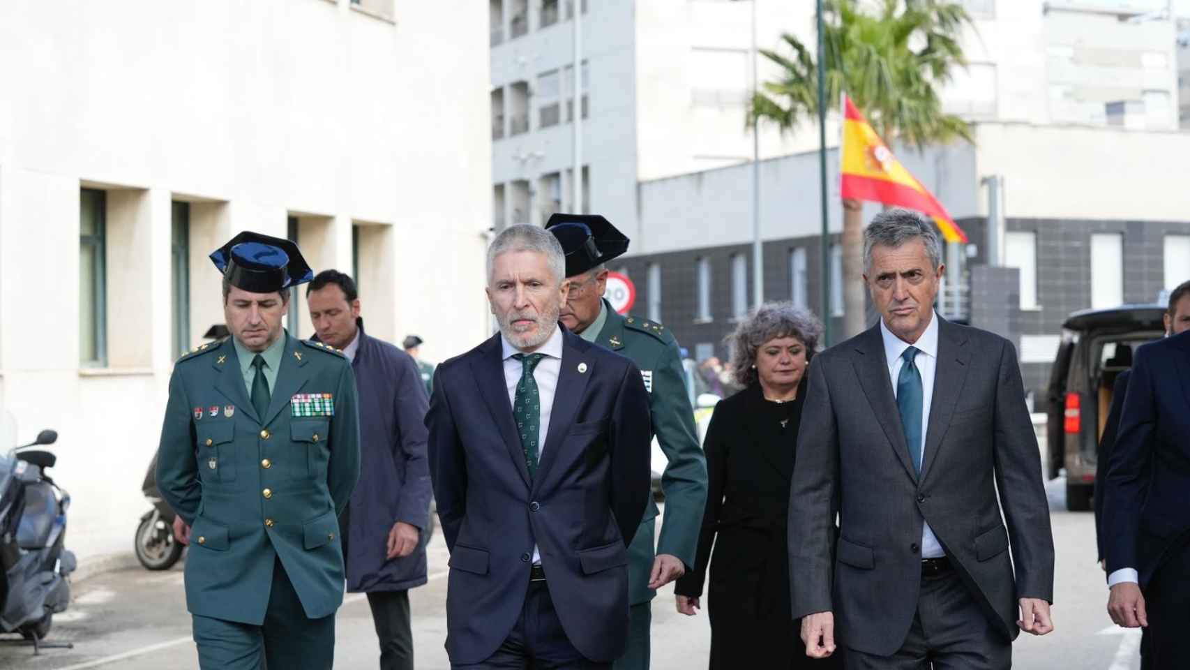 El ministro de Interior, Fernando Grande-Marlaska, acude a la Comandancia de la Guardia Civil de Cádiz tras el asesinato de dos agentes en Barbate.