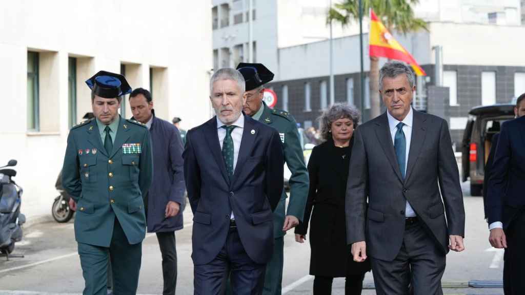 El ministro de Interior, Fernando Grande-Marlaska, acude a la Comandancia de la Guardia Civil de Cádiz tras el asesinato de dos agentes en Barbate.