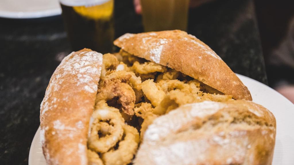 Un bocata de calamares, en una imagen de archivo.