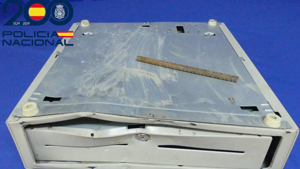 Caja registradora que portaba el presunto ladrón