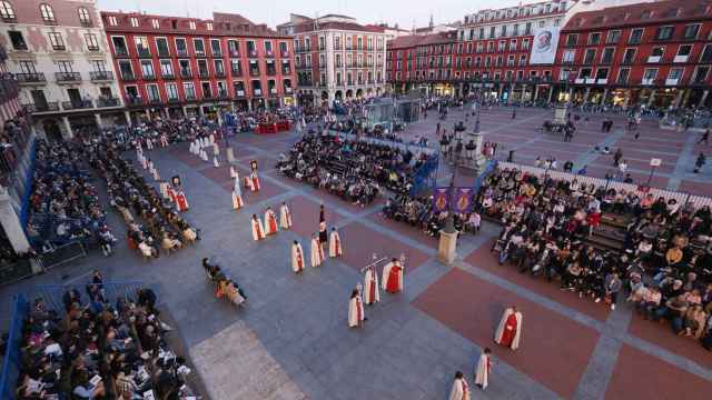 Procesión General de la Sagrada Pasión del Redentor de Valladolid, en la que desfilan 20 cofradías con 33 pasos